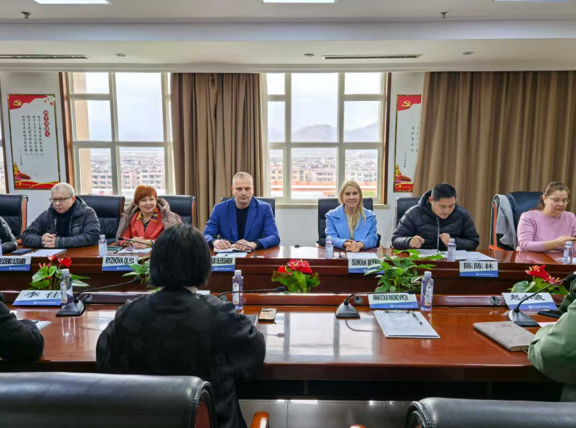 中乌职业教育合作迈出新步伐