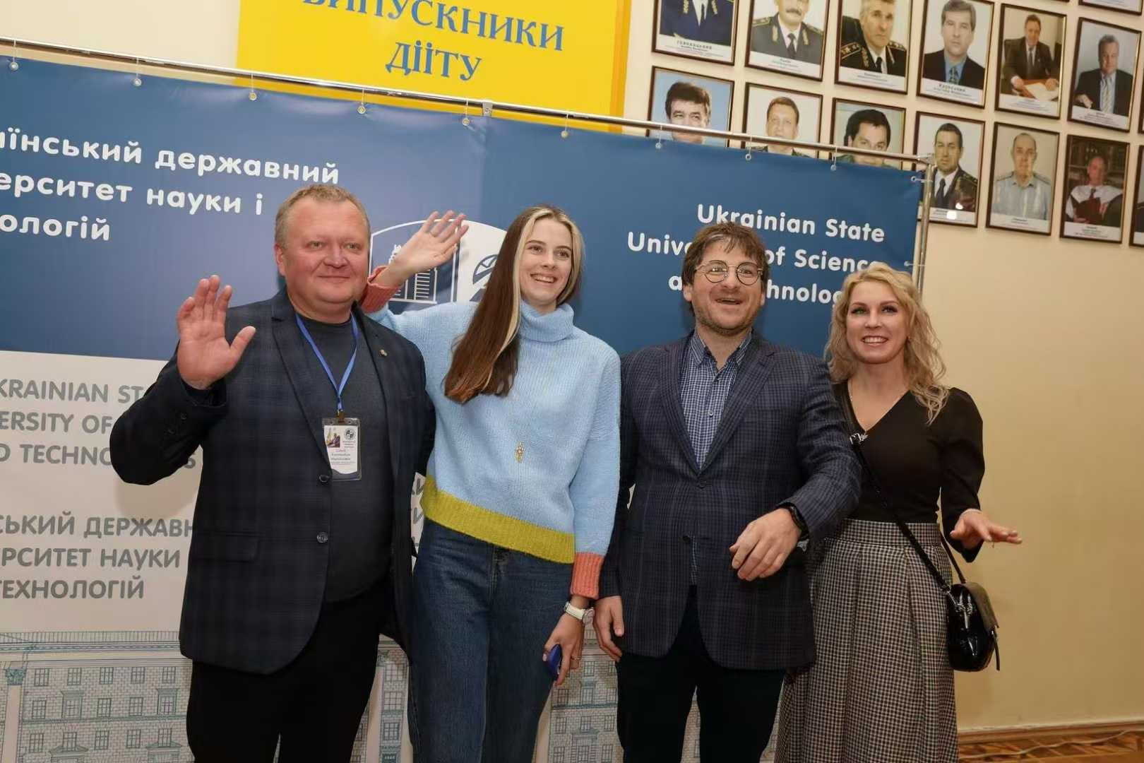 奥运冠军赠礼 架设人文交流桥梁